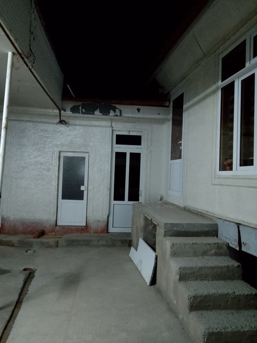 Майдонни олдидан ховли сотилади.