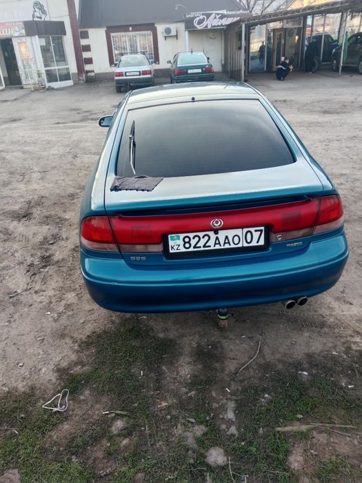 Автомобиль Мазда