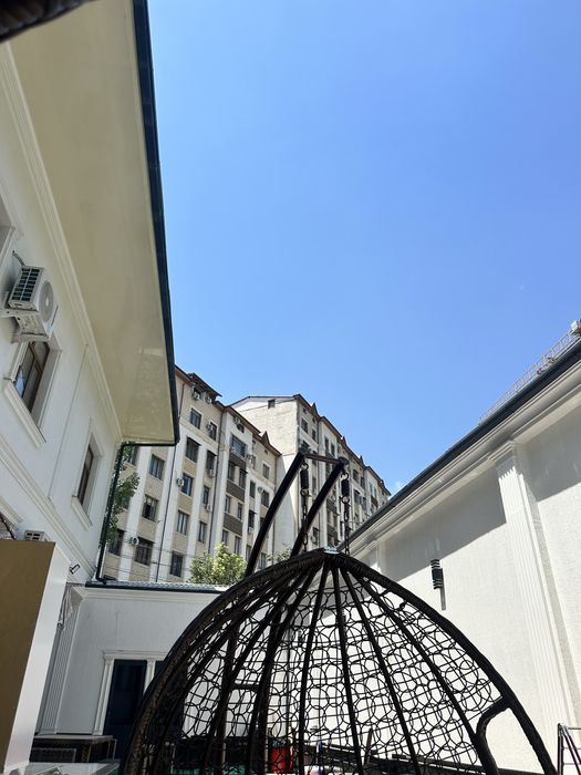 Сдаётся в аренду первый этаж/ с подвалом частного дома