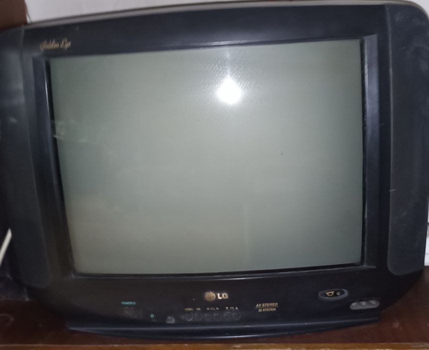 Телевизор LG. Бесплатно.