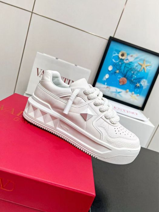 Valentino Garavani One Stud XL Leather Sneakers , Poze Reale