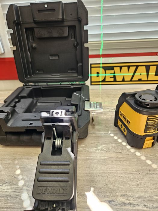 Dewalt Линеен Лазерен Нивелир DW088CG