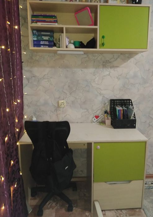 Продам письменный стол и полку