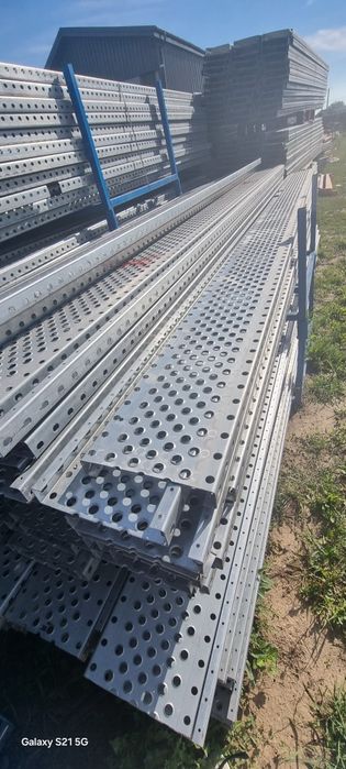 Scari zincate pe comanda și rigole de rezistenta