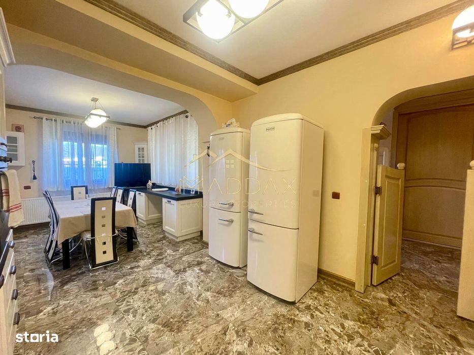 Vila 7 camere**Lake view**Ponton privat**Piscina**Teren 933 MP//Balote