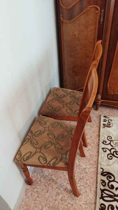 Орындықтар 4 данасы бар