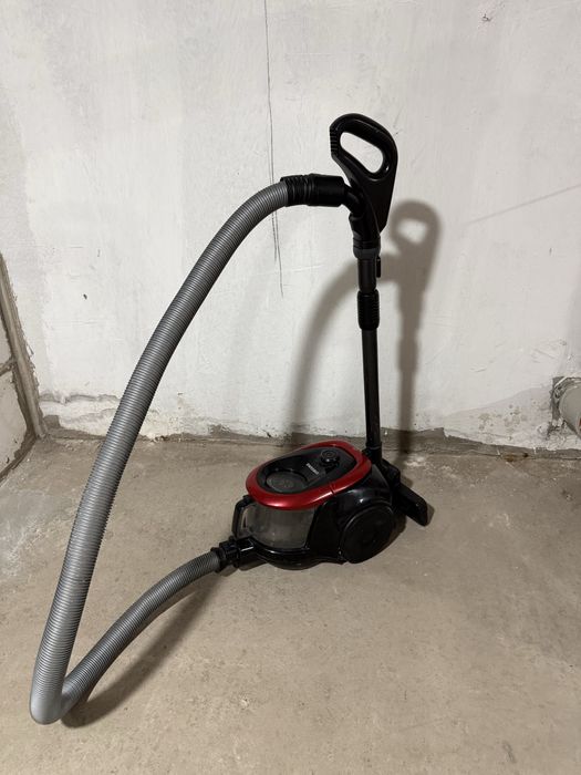 Пылесос бытовой