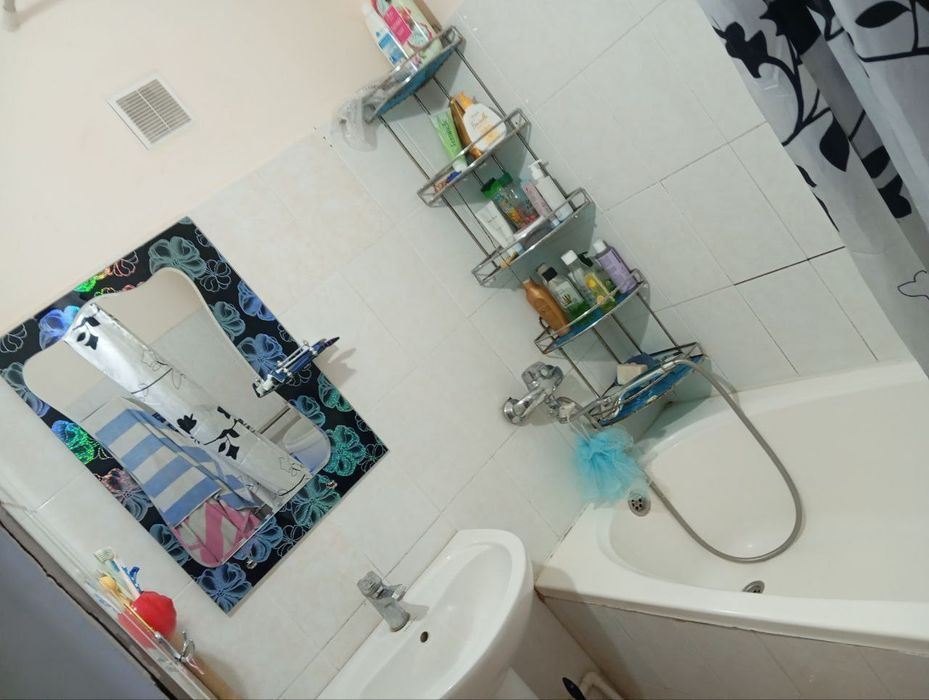 3 xonali kvartira ijaraga beriladi.