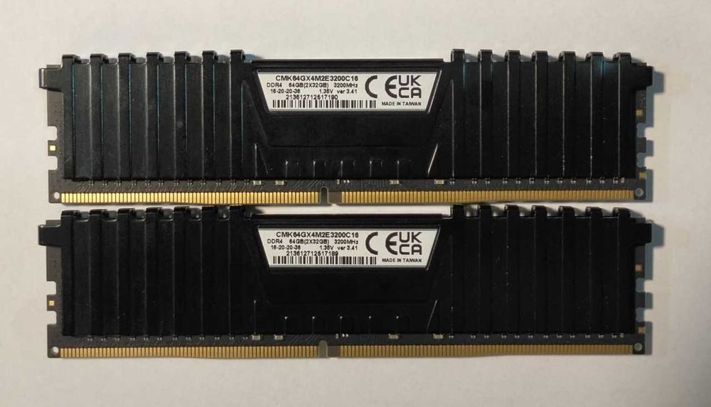 Memorie 64gb DDR4 3200, kit 2 x 32GB DDR4 3200 Corsair pentru PC