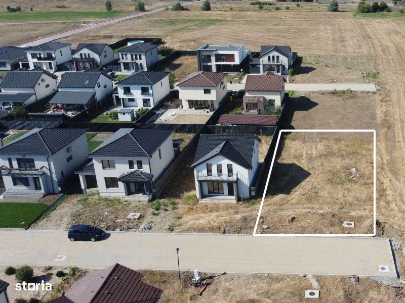 Teren 607 mp | Stradă complet pavată și locuită | Proiect CADOU