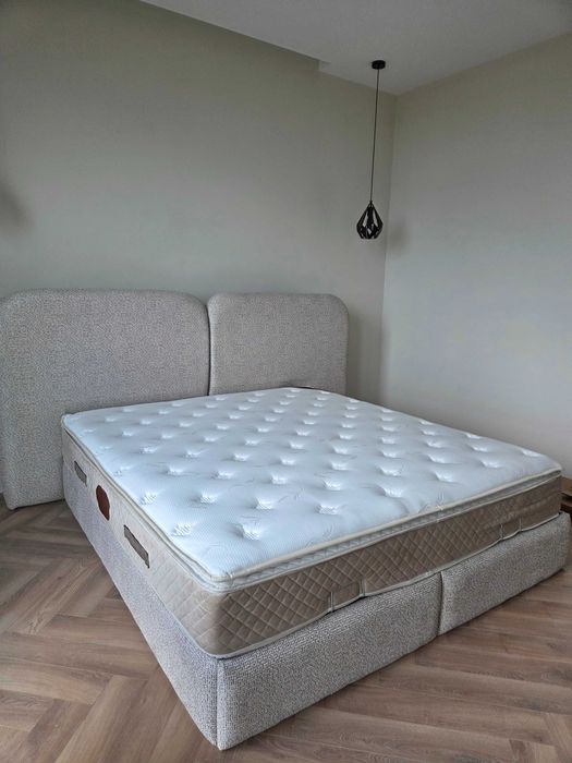 Тапицирана спалня с матрак 180/200см