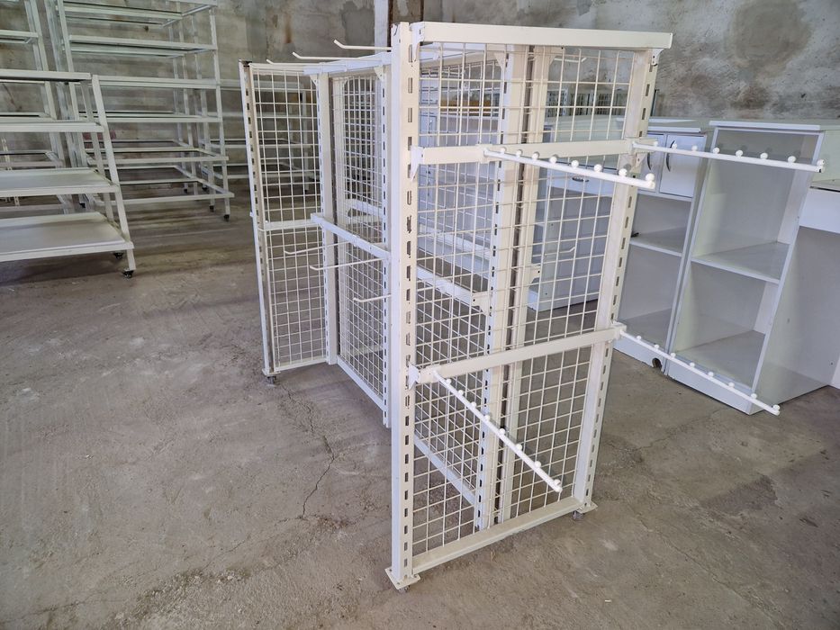 витрины, островки, стойки для одежды