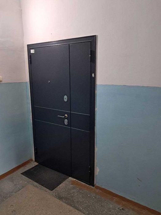 Продаётся в "ОБКОМОВСКИЙ "доме 4х комнатная квартира. "Крытый рынок"