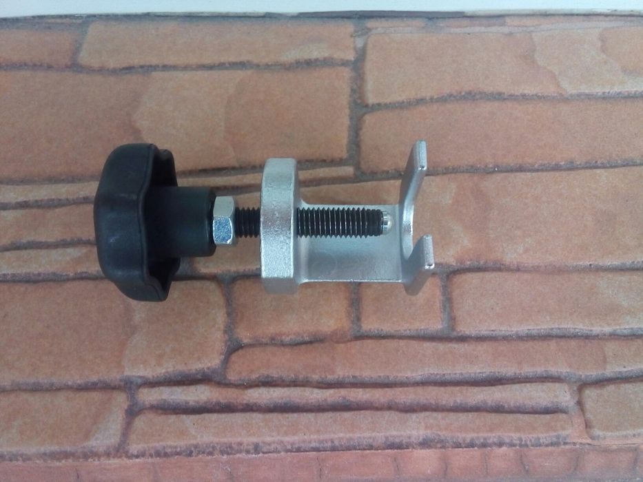 Скоба за демонтаж на чистачки