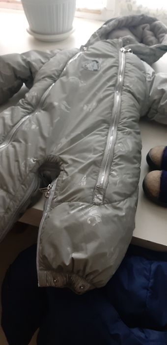 Продам детский комбинезон и валенки