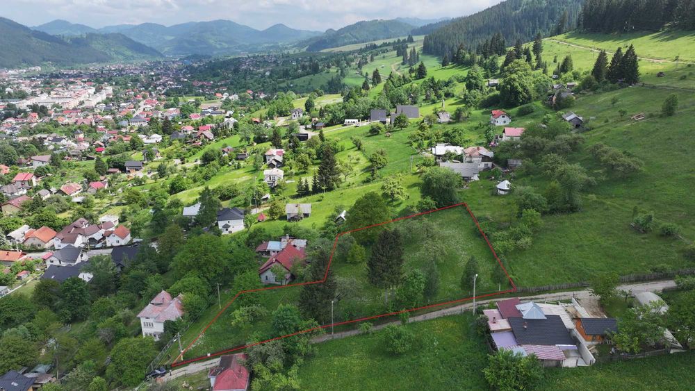 Teren intravilan 2.950 mp pe Dealul Runc | Priveliște superbă asupra orașului | Campulung Moldovenesc