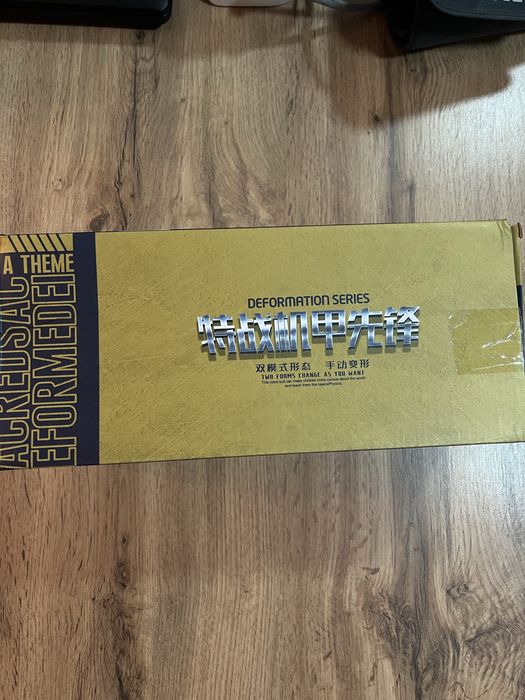 Трансформер игрушка ( Bamblmbee)