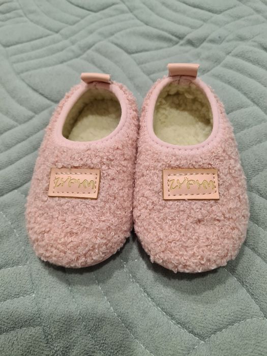 Продам детские тапочки