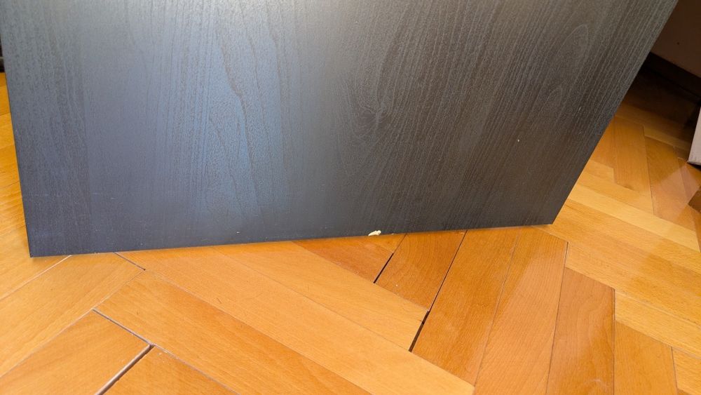 Продавам бюро Ikea