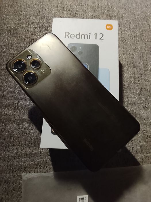 Redmi 12 на 16/256 гигов.