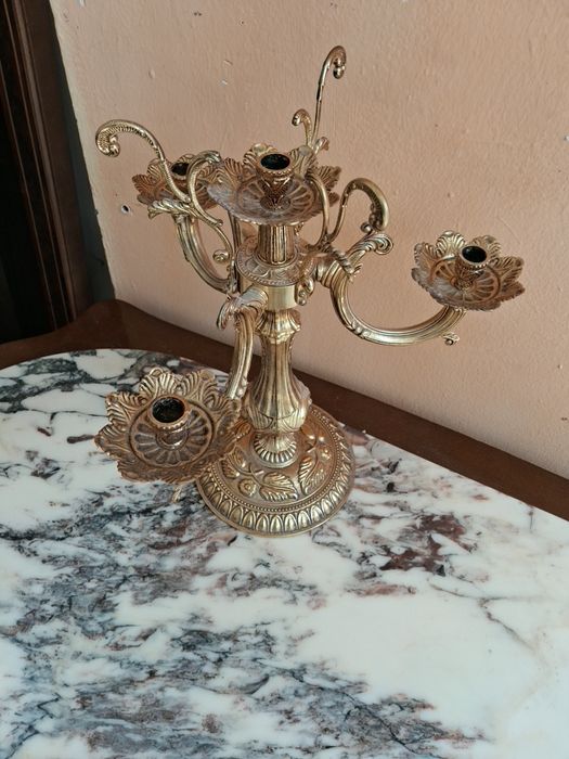 Красив   свещник