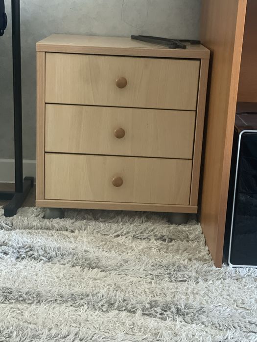 Стол мен Тумба сатылады, жақсы жағдайда