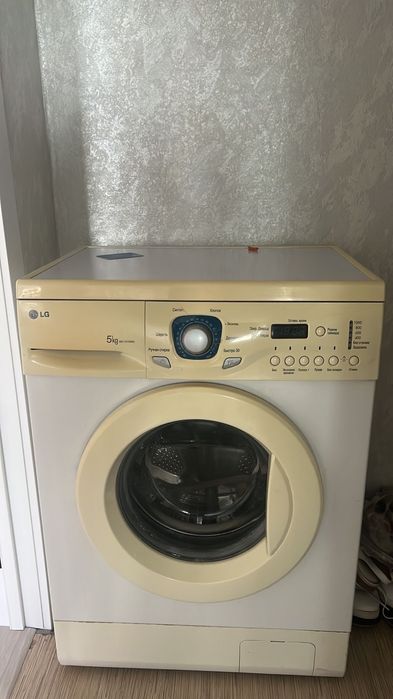 Рабочий стиральная машина