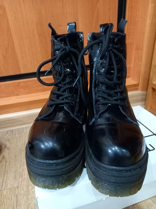 Фирменные сапожки на девочку