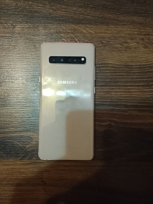 Samsung S 10 5 giga RAM se aprinde în pixeli răspunde la comenzi dar imaginea este pixelată prețul 350 lei