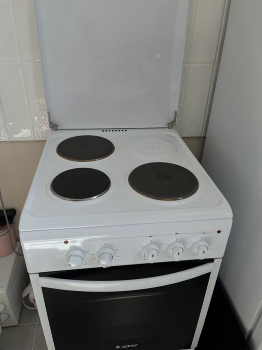 Электрическая плита(почти новая)