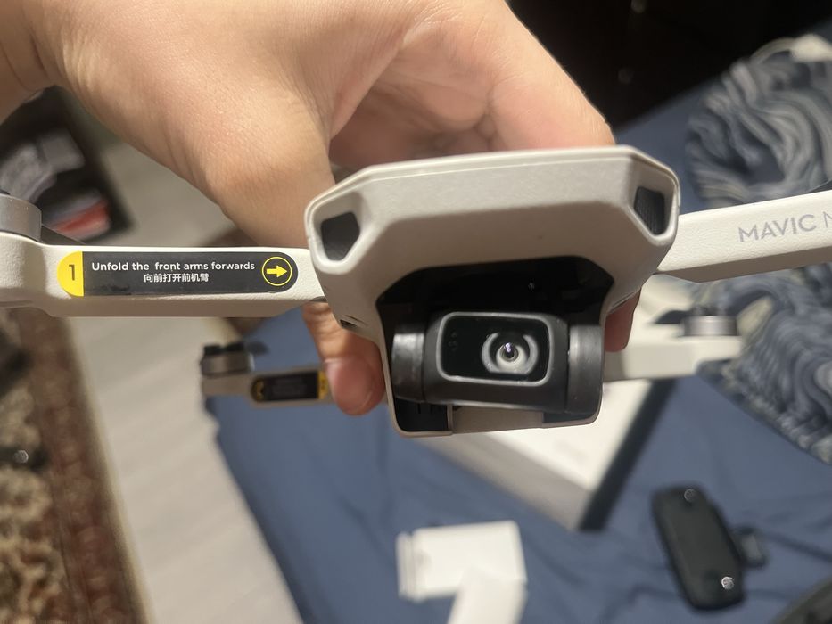 Drona dji mavic.