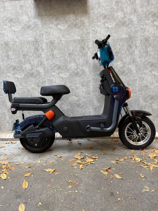 Электронный скутер  новый