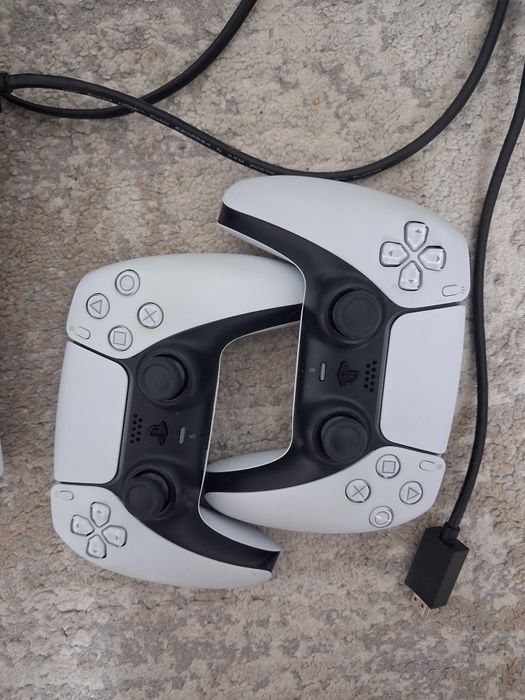 PlayStation 5  (2 controler)
