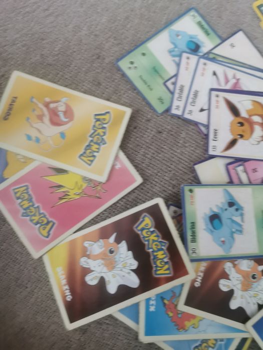 Cărți Pokemon vintage de colecție