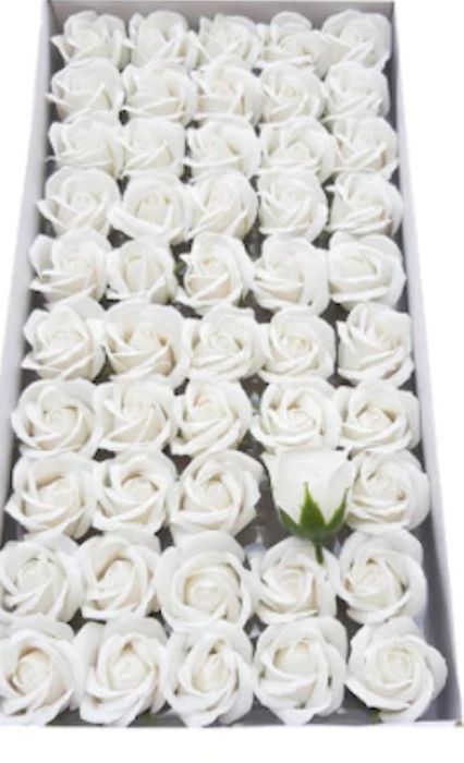 Сапунени рози в кутия-50 бр