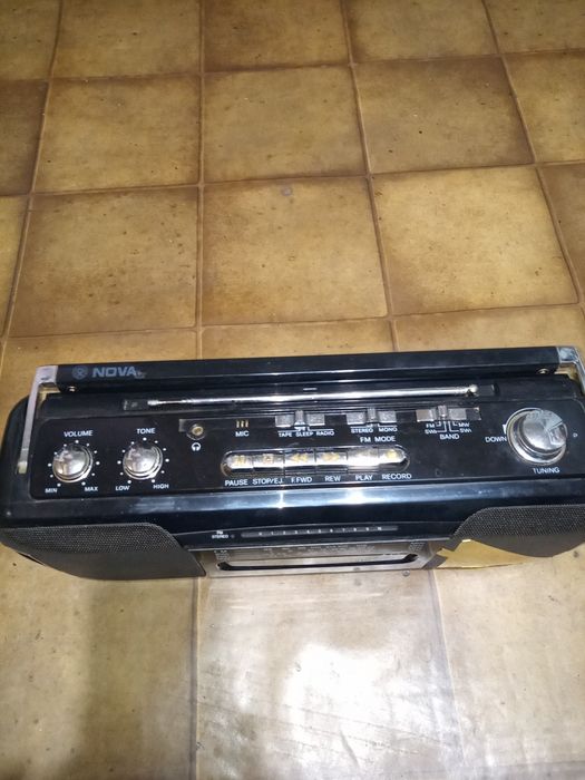 Два броя ретро касетофона