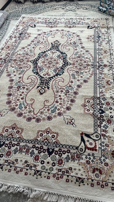 Продам ковры в районе Универмаг