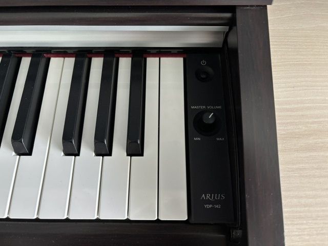 Yamaha Arius YDP-142