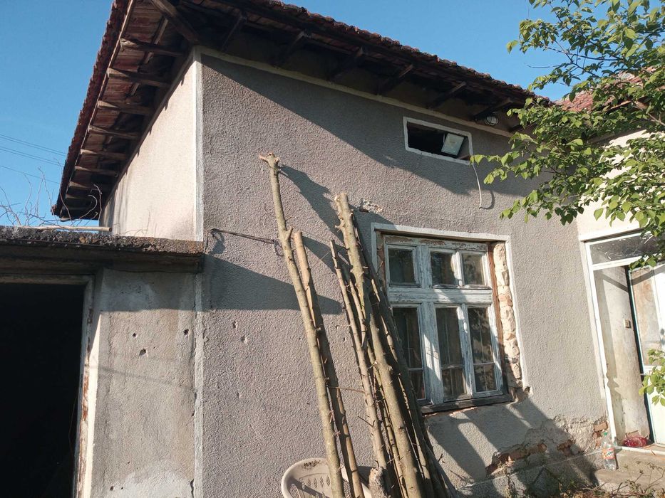 Къща, земя и малка гора – на 20 минути от град Плевен