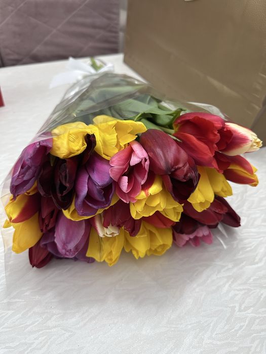 Свежие тюльпаны срочно