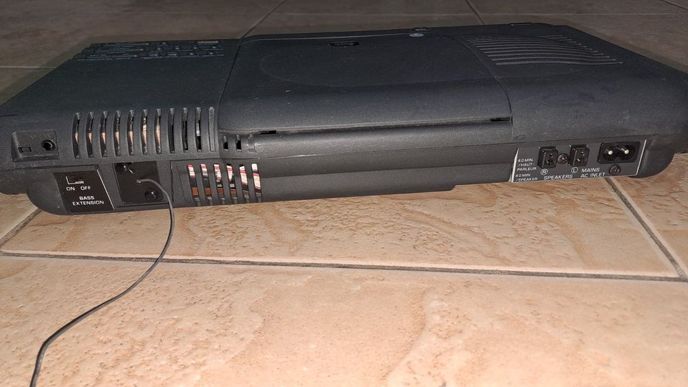 Yamaha може ина 12V, CD/DVD ,вградин усилвател,тунер и мн.екстри-200лв