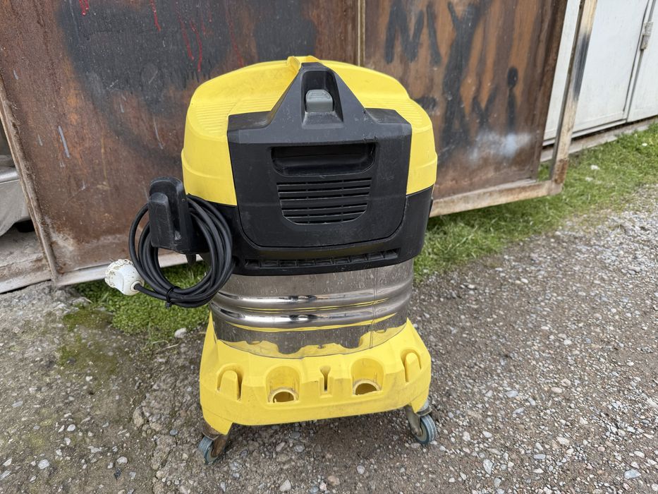 * Karcher WD4 отличный пылесос для уборки строительного мусора