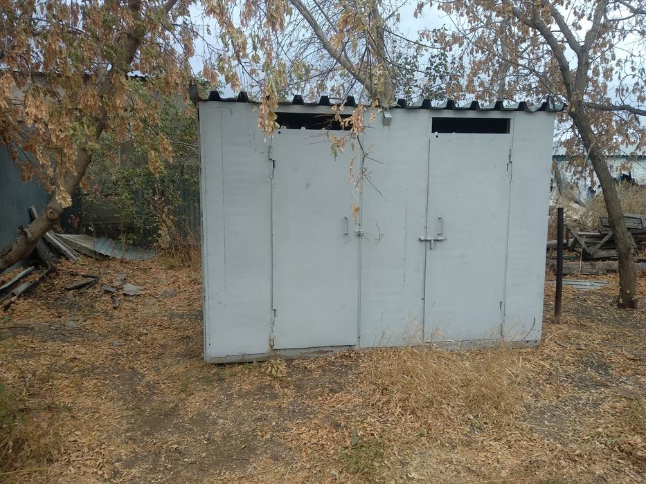 Продаю туалет двух местный