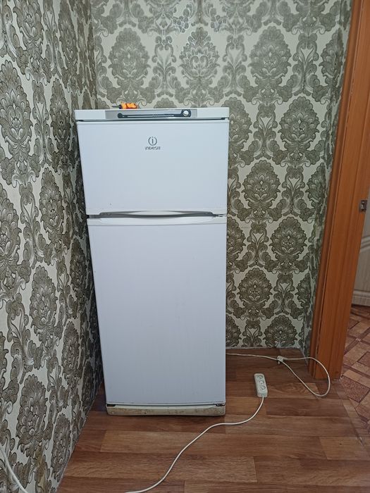 Холодильник индезит бу на запчастям