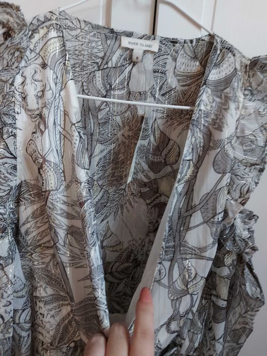 Rochie nouă cu umeri decupați River Island, mărimea 32