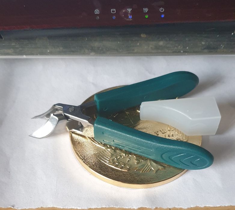 Продам секатор для ногтей.