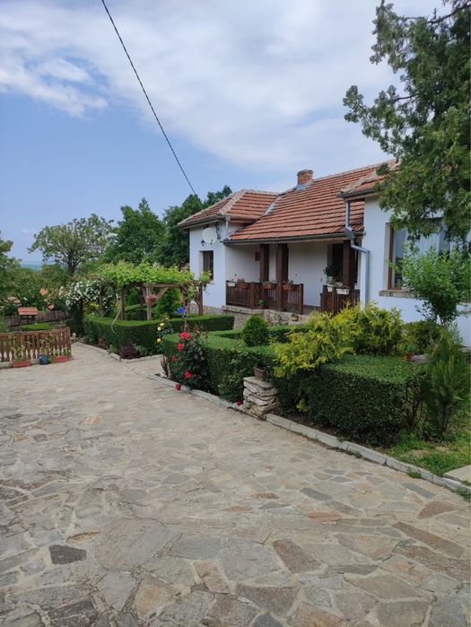 Продавам къща за гости