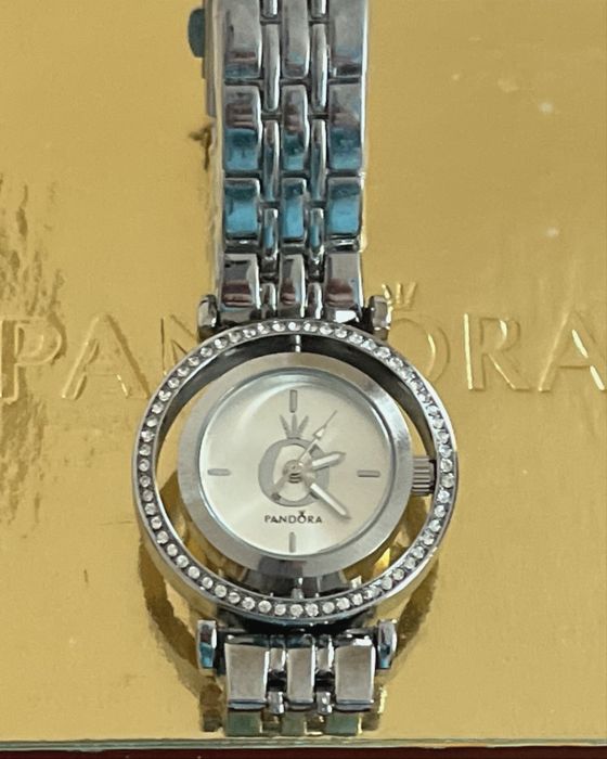 Женские часы PANDORA