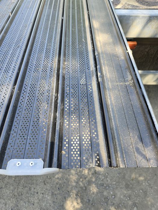 РОЛЕТНА ЩОРА.Перфорирани ламели.Цвят Черна .Без Водачи