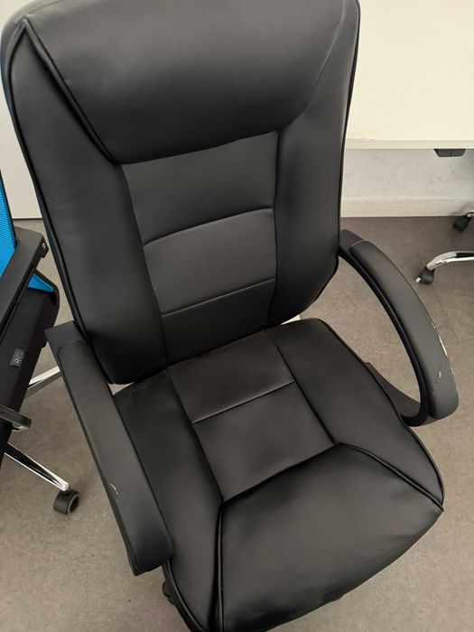 НОВО-Цялостно офис оборудване за 6 кабинета за 20 служителя